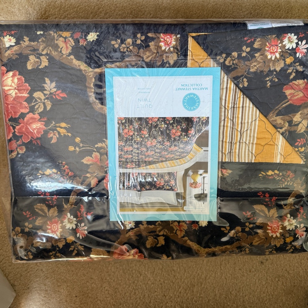 Martha Stewart Floral Quilt - Black and Red